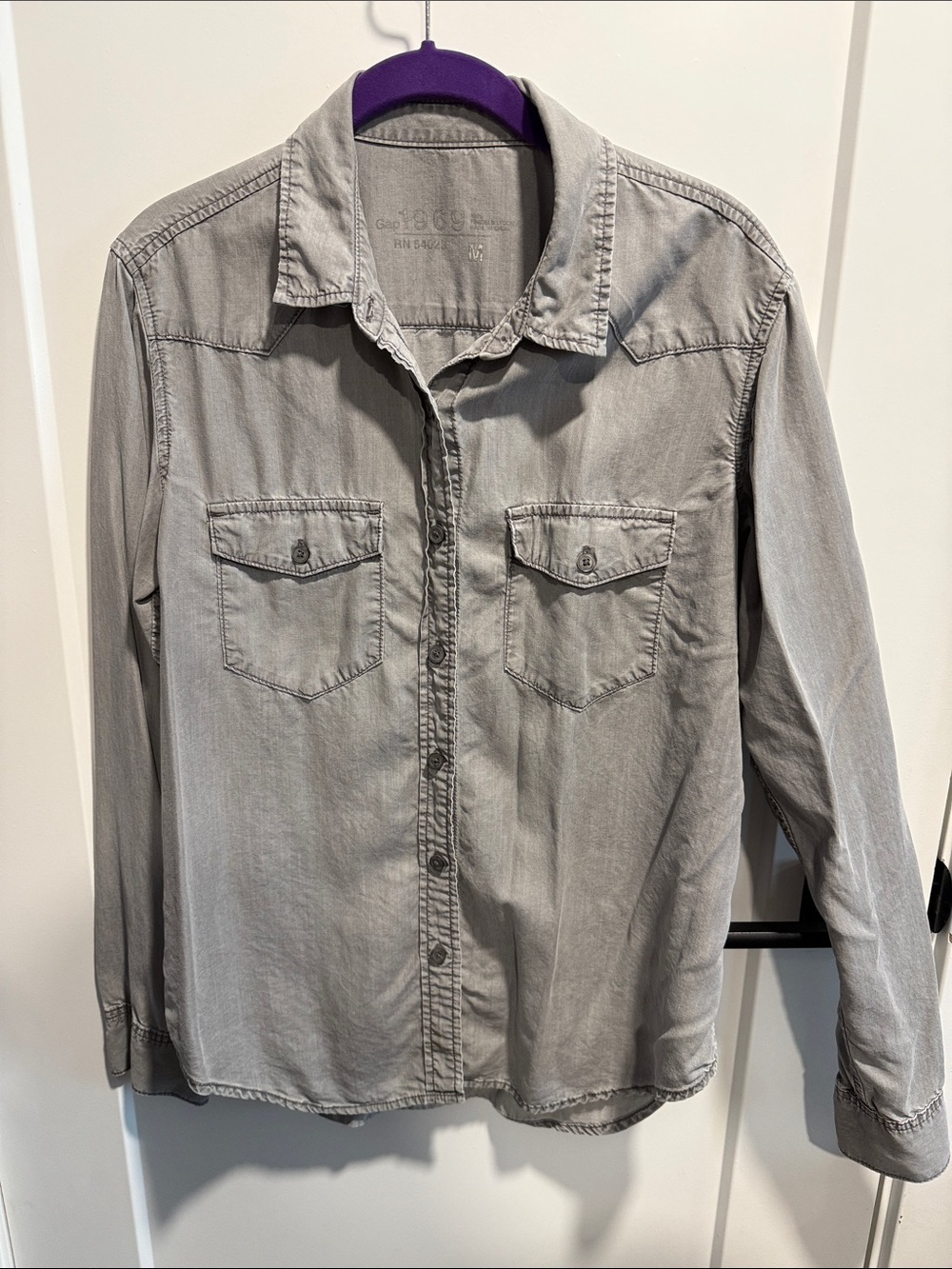 Gap Light Gray Chambray Button-Up Shirt 100% Tencel Size Medium